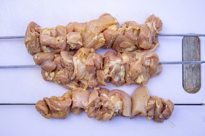 3 raw chicken skewers