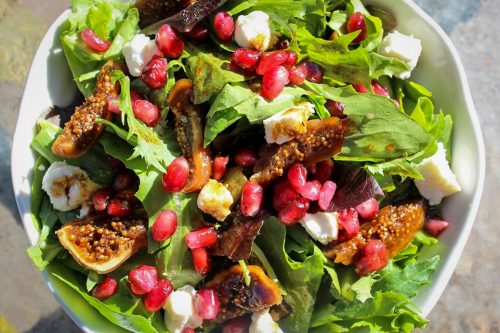 Fig salad with pomegranates in bowl
