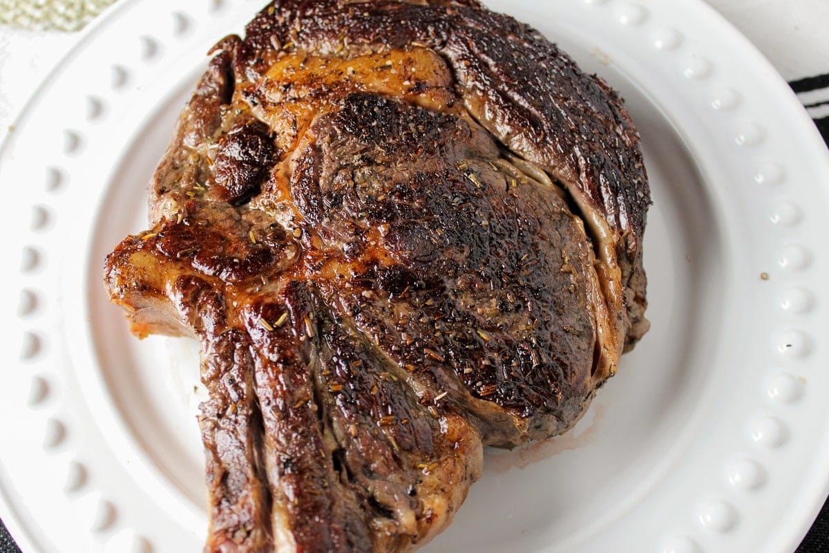 prime rib on plate after final searing