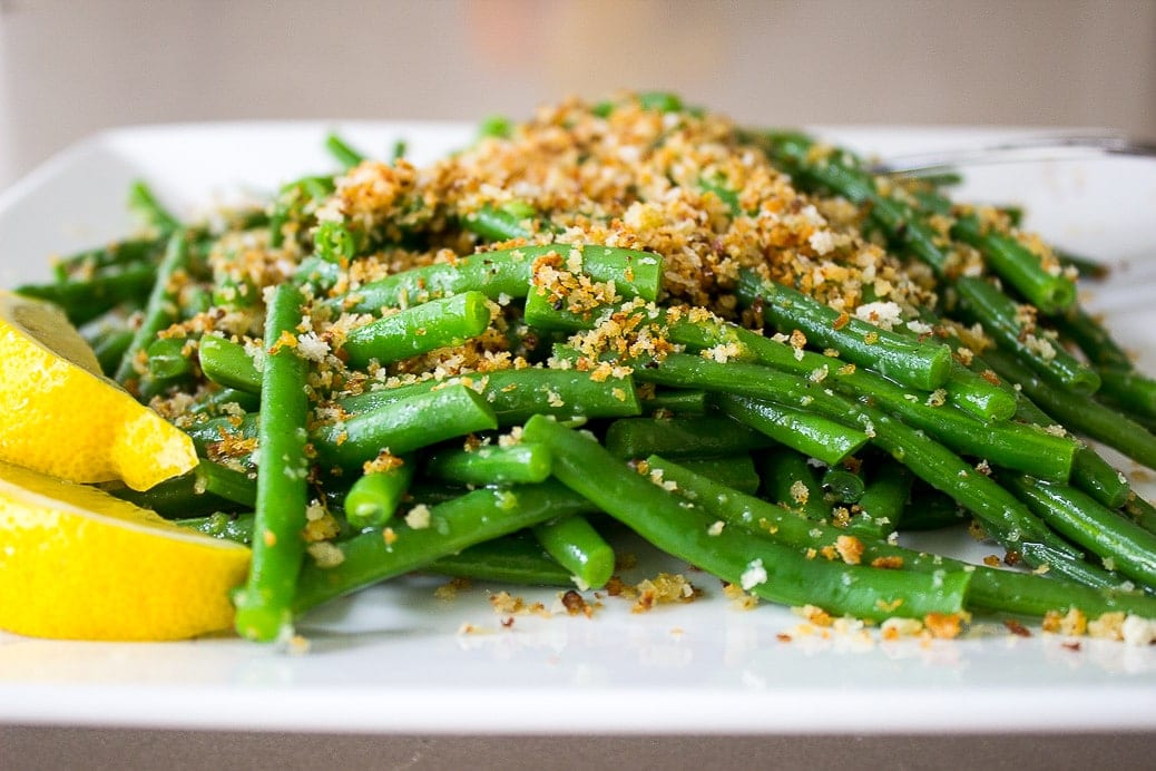 green beans topped with panko breadcrumb mixture on plate 1