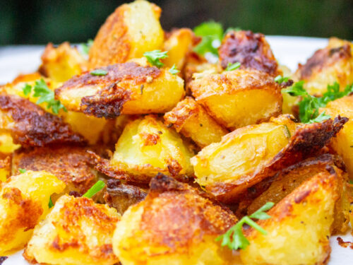 https://twokooksinthekitchen.com/wp-content/uploads/2020/09/crispy-oven-baked-potatoes-09-500x375.jpg