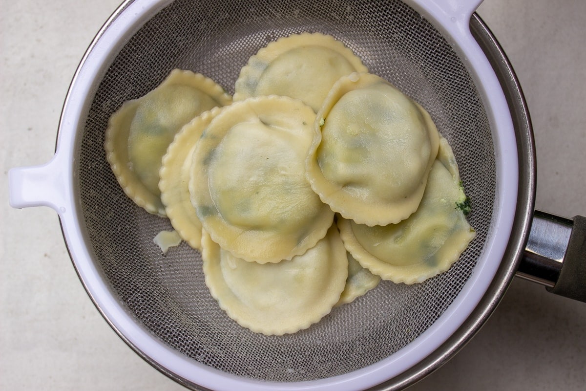 cooked ravioli in strainer