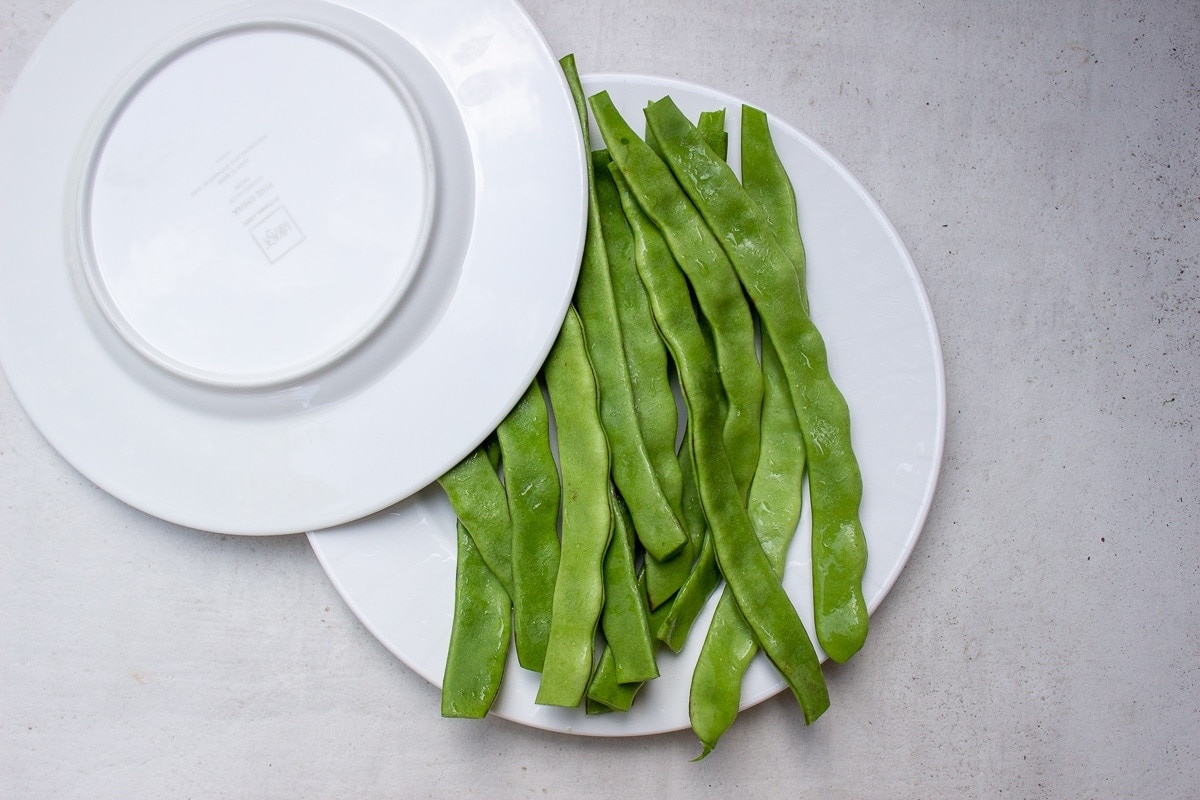 green beans on plate