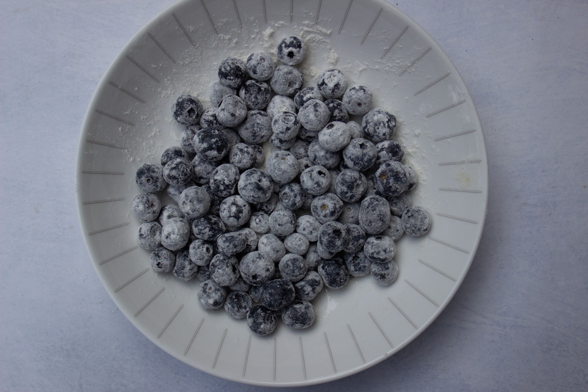 blueberries dusted with flour in bowl