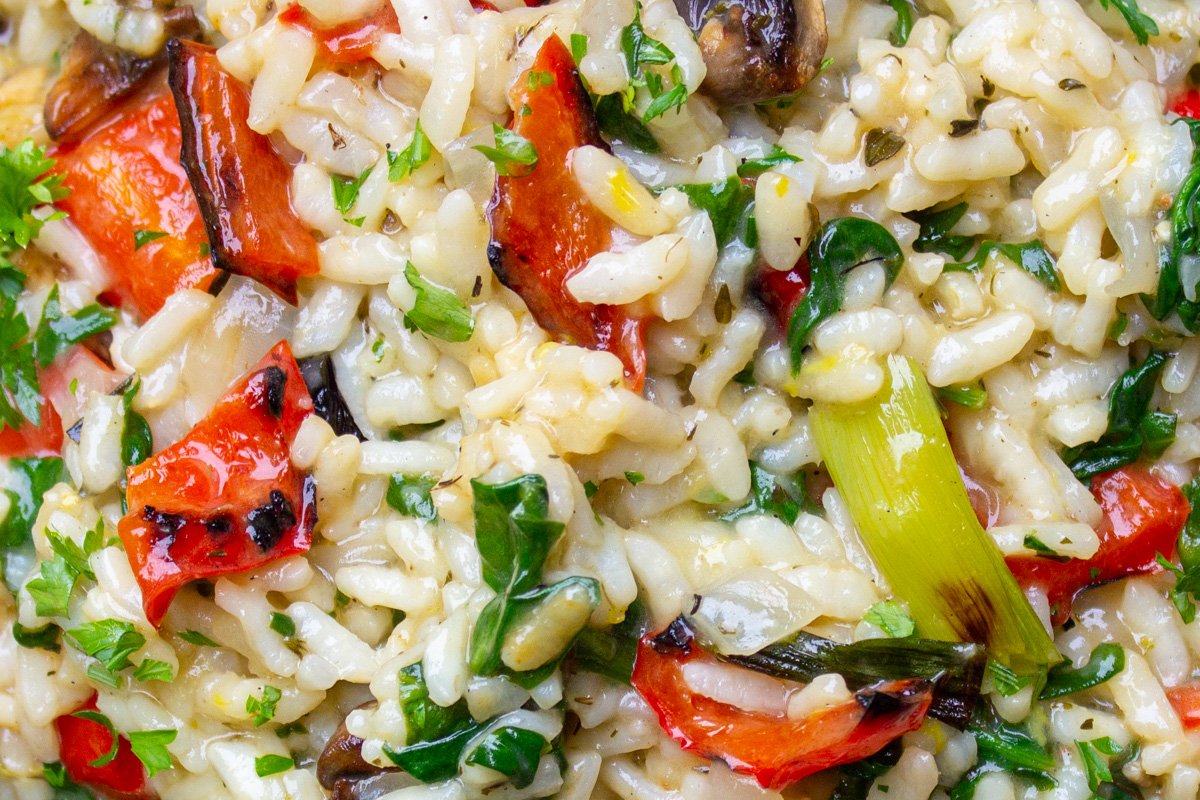 close up of risotto with grilled vegetables in a bowl.