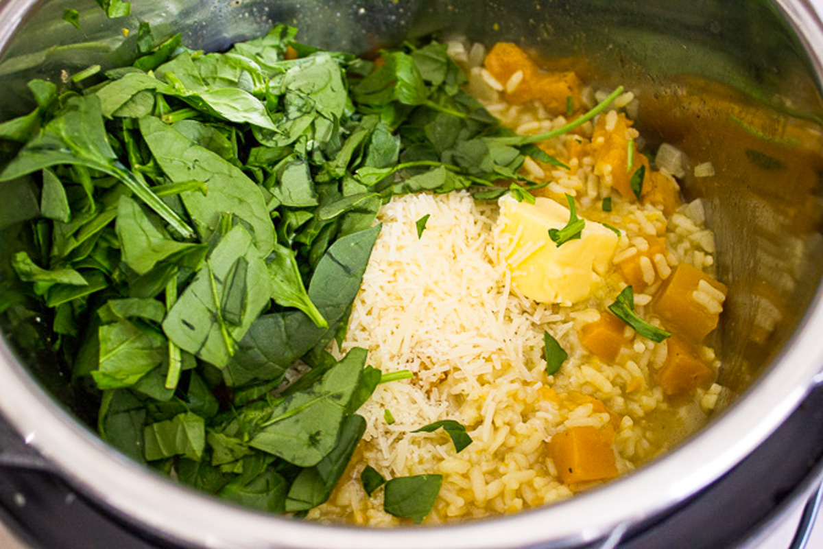 spinach, cheese and butter added to cooked risotto in instant pot.