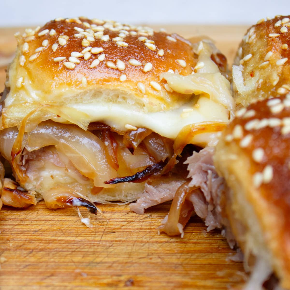 Roast Beef Sliders With Onions & Cheese (30 Min)
