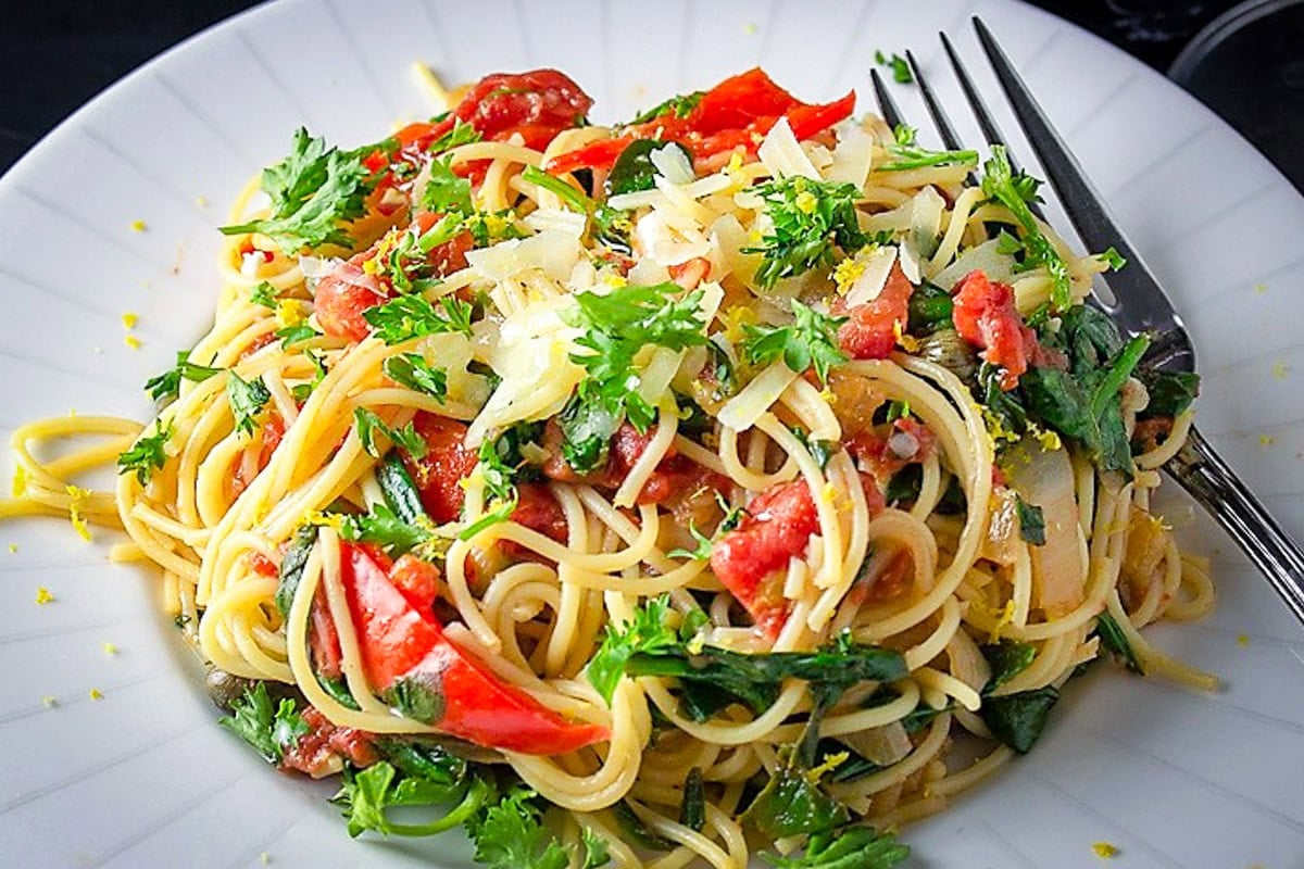 Vegetable spaghetti with parsley on a plate.