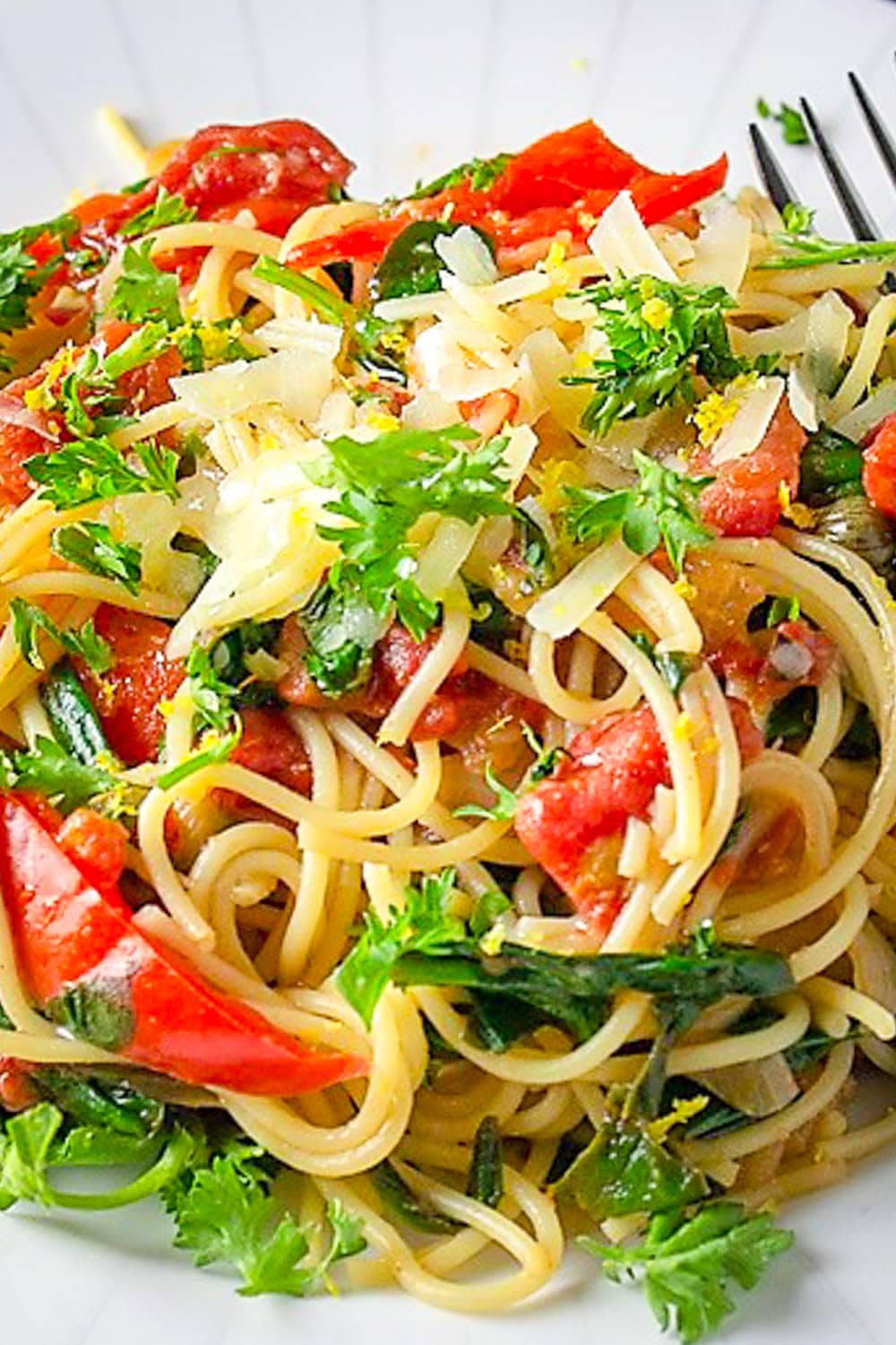 Vegetable spaghetti with parsley on a plate.