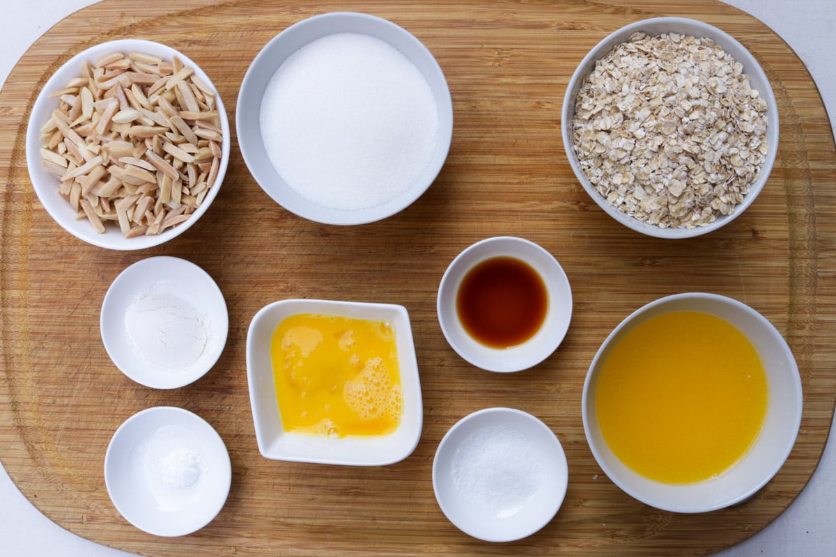 Almonds, oatmeal, melted butter, vanilla, sugar, flour, baking powder, salt, beaten egg.