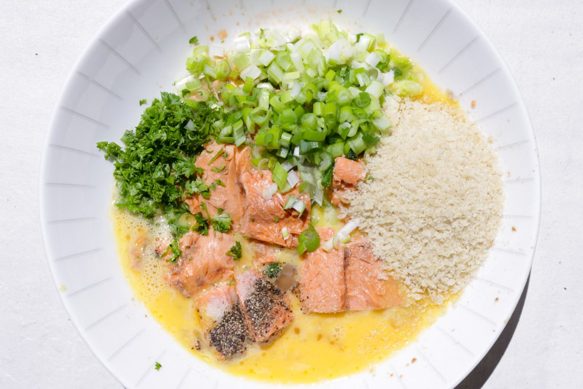Cleaned salmon chunks in bowls with all filling ingredients.